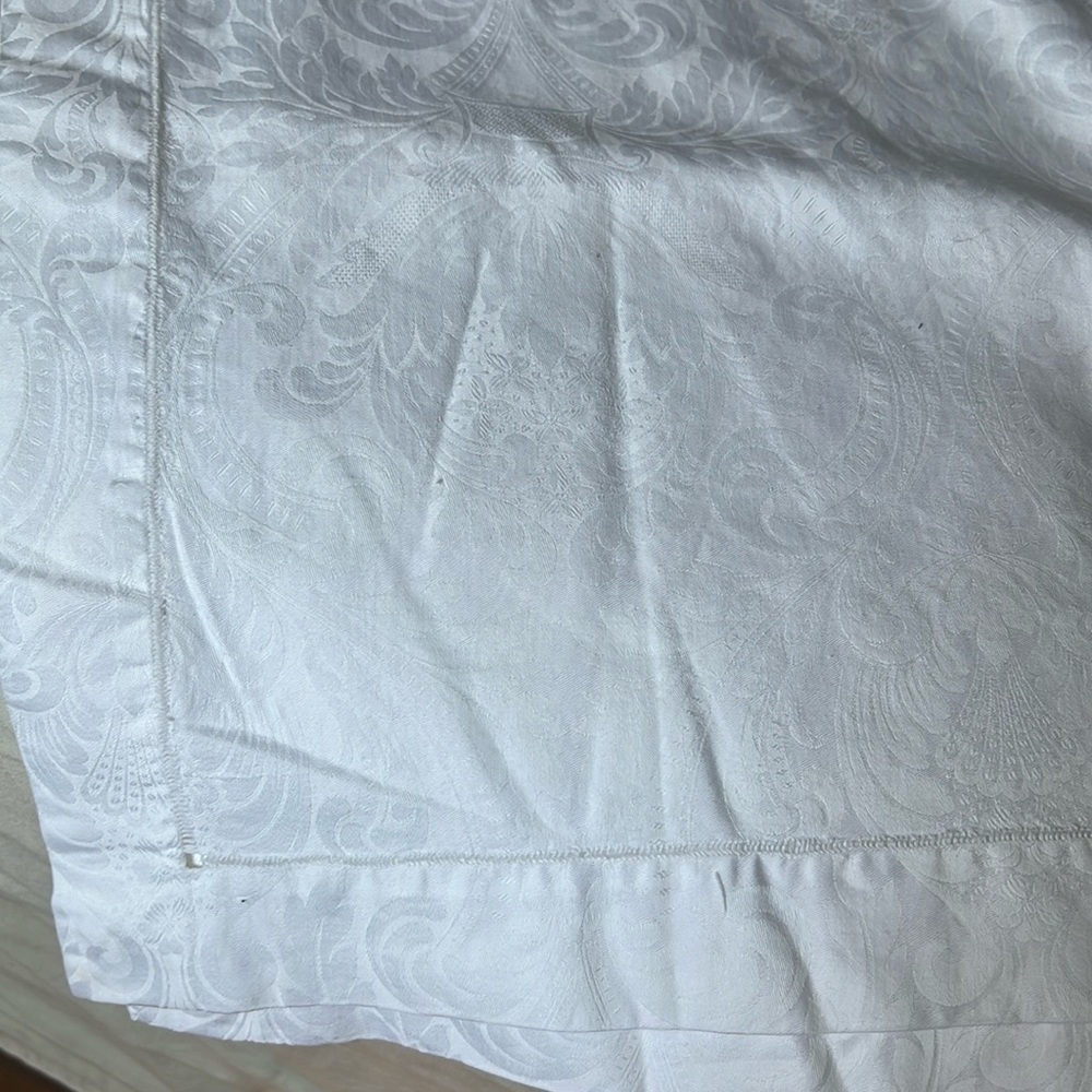 Tables cloth, 100% cotton, 50”x 68”
